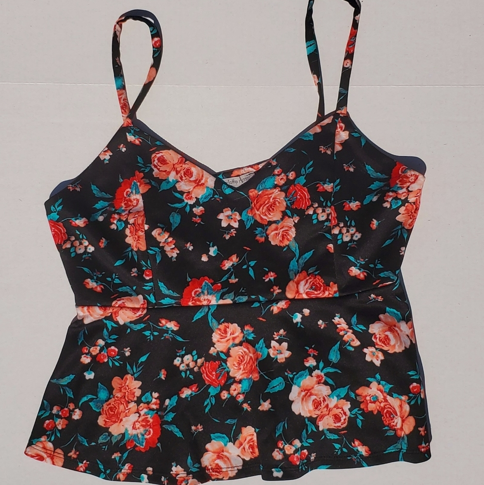 NWOT CHARLOTTE RUSSE FLORAL CROP TOP